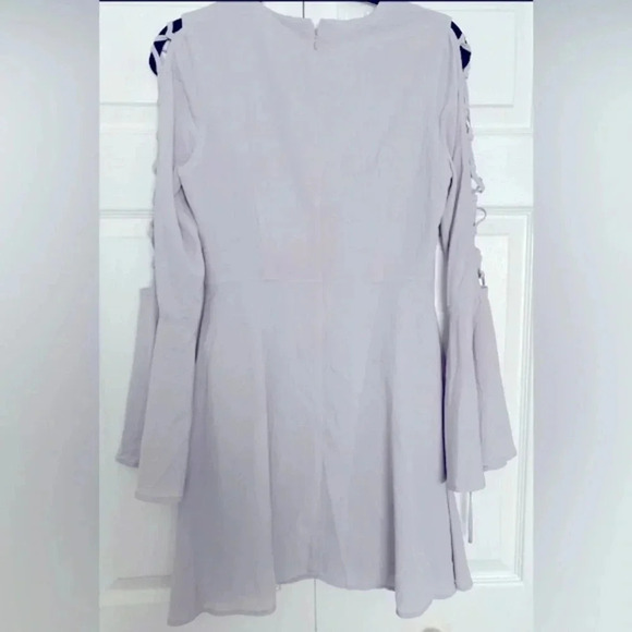 J.O.A. Lulus Aura Women’s Gray Long Lace-up Bell Sleeve Mini Flare Medium EUC - Picture 3 of 11